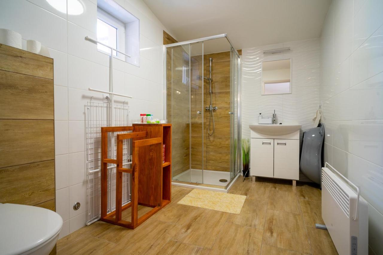 Pipacs Apartmanhaz ฮอร์กานี ภายนอก รูปภาพ