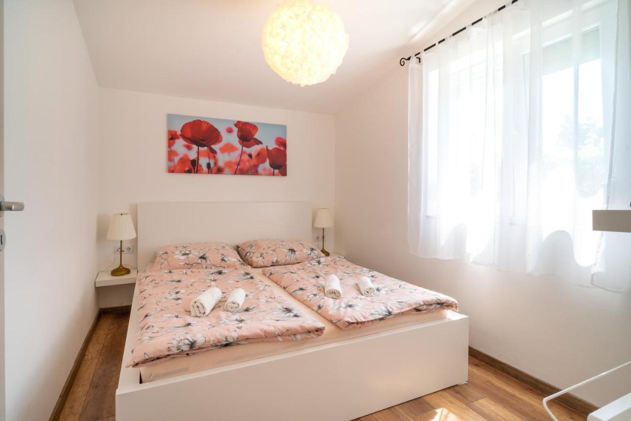 Pipacs Apartmanhaz ฮอร์กานี ภายนอก รูปภาพ